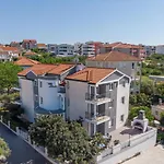 Apartament Island Mihaela