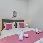 Island Mihaela Apartament