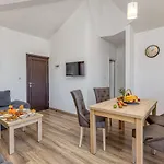 Apartament Island Mihaela