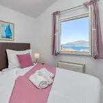 Island Mihaela