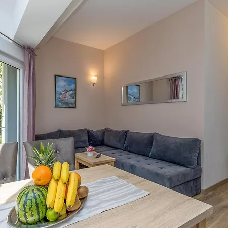 Island Mihaela * Okrug Gornji