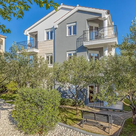 Apartment Island Mihaela