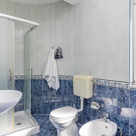 Apartment Island Mihaela