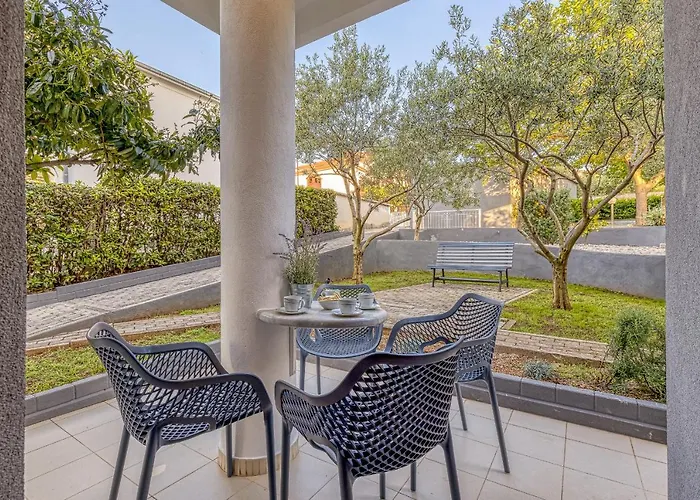 Island Mihaela Apartamento *