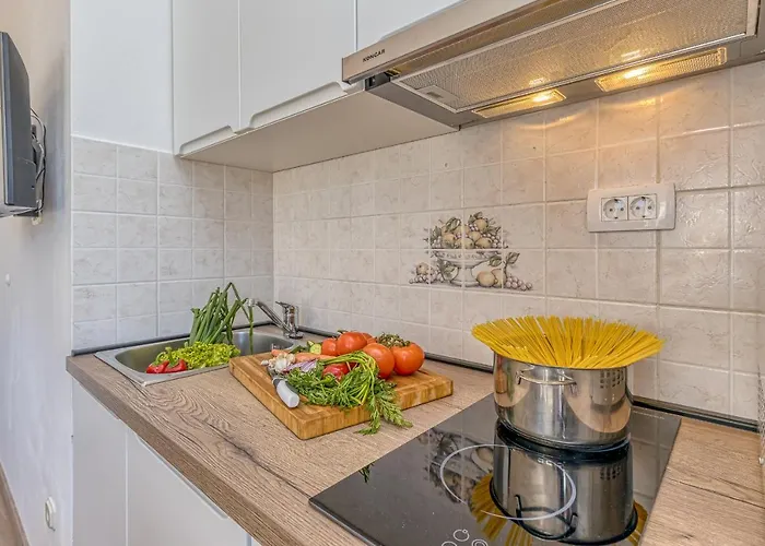 Island Mihaela * Okrug Gornji