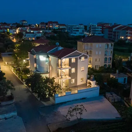 Island Mihaela * 奥库格哥恩基