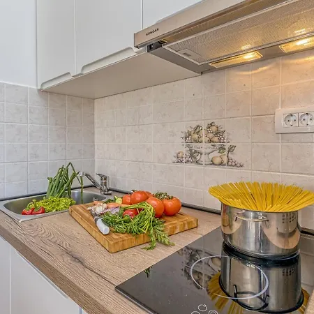 Island Mihaela * Okrug Gornji