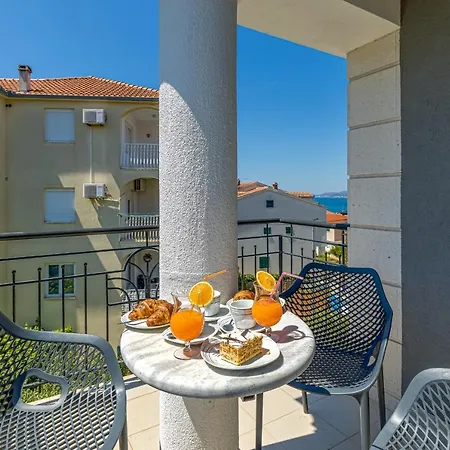 Island Mihaela 公寓