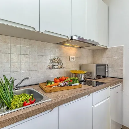 Apartment Island Mihaela