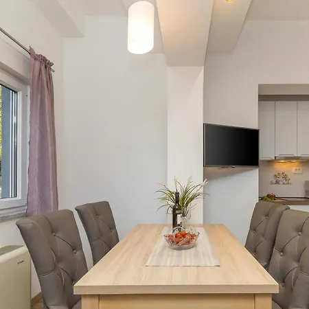 Island Mihaela Apartamento *