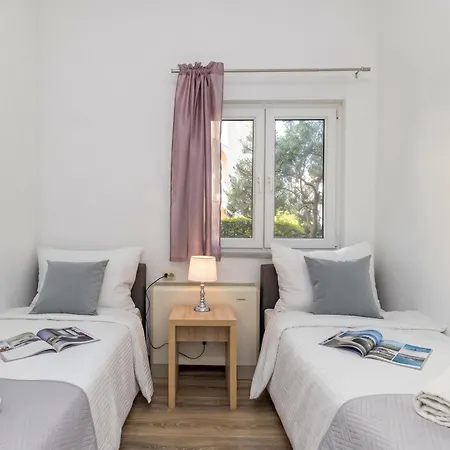 Island Mihaela Apartmán *