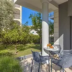 Apartment Island Mihaela