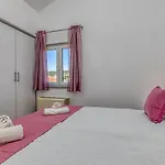 Island Mihaela Apartment *