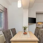 Island Mihaela Apartment *