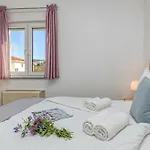 Apartment Island Mihaela