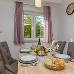 Island Mihaela Apartment