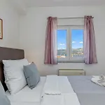 Island Mihaela Apartment