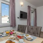 Apartment Island Mihaela Okrug Gornji
