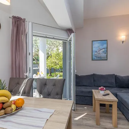 Island Mihaela Apartman