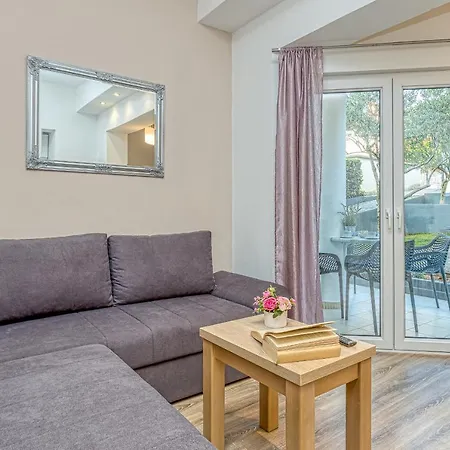 Island Mihaela Appartement *