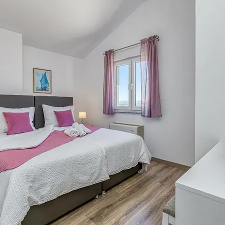 Island Mihaela Okrug Gornji