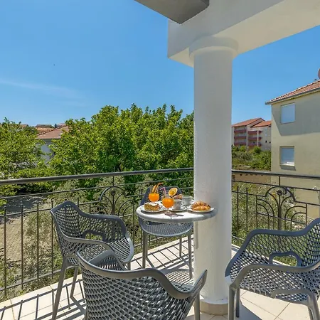 Island Mihaela * Okrug Gornji