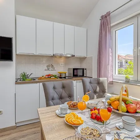 Island Mihaela * Okrug Gornji