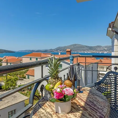 Island Mihaela Apartman