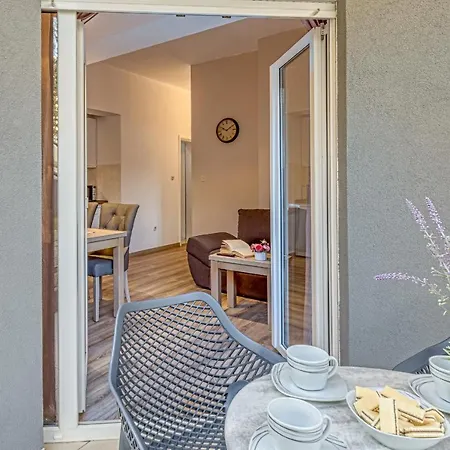 Island Mihaela Appartement