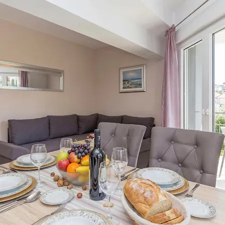 Appartement Island Mihaela *