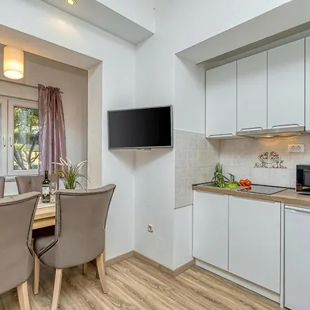 Island Mihaela Appartement *
