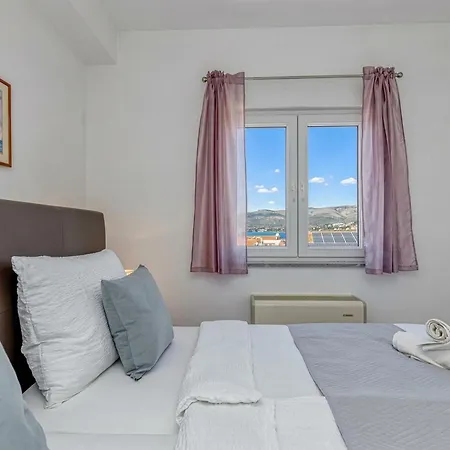 Island Mihaela Appartement