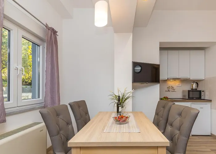 Island Mihaela Апартаменты
