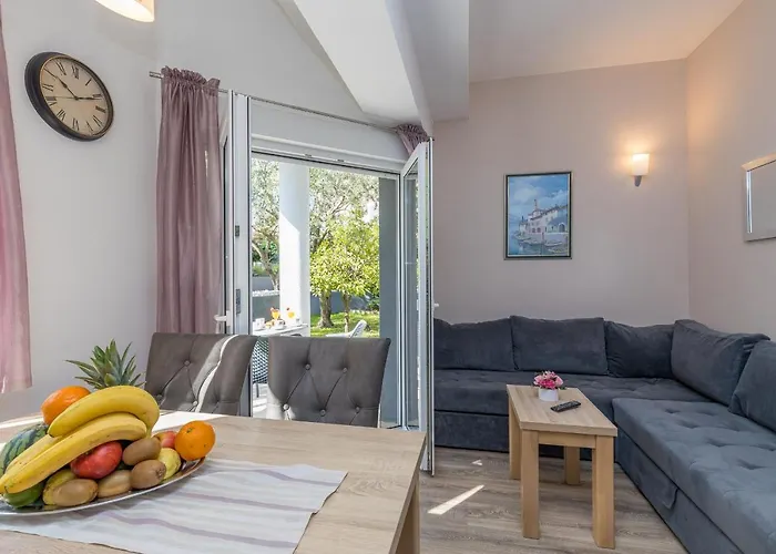 Island Mihaela Апартаменты