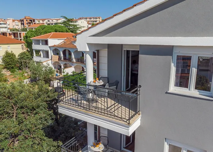 Апартаменты Island Mihaela Округ Горни