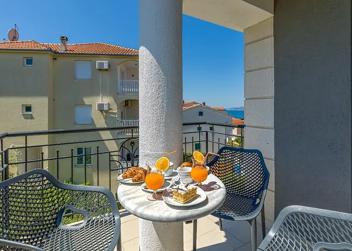 Island Mihaela Апартаменты