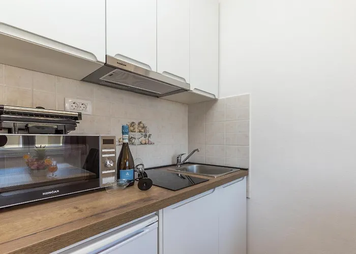 Island Mihaela Апартаменты